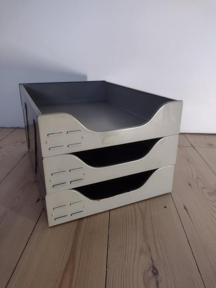 Vintage post / papier sorteer bakje met 3 vakken - in metaal, Antiek en Kunst, Curiosa en Brocante, Ophalen of Verzenden