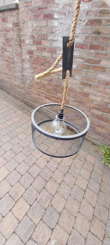 Industriële hanglamp  beschikbaar voor biedingen