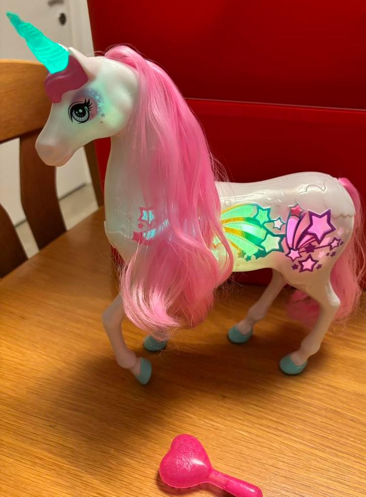 Barbie Dreamtopia Magische Eenhoorn, Kinderen en Baby's, Speelgoed | Babyspeelgoed, Zo goed als nieuw, Verzenden