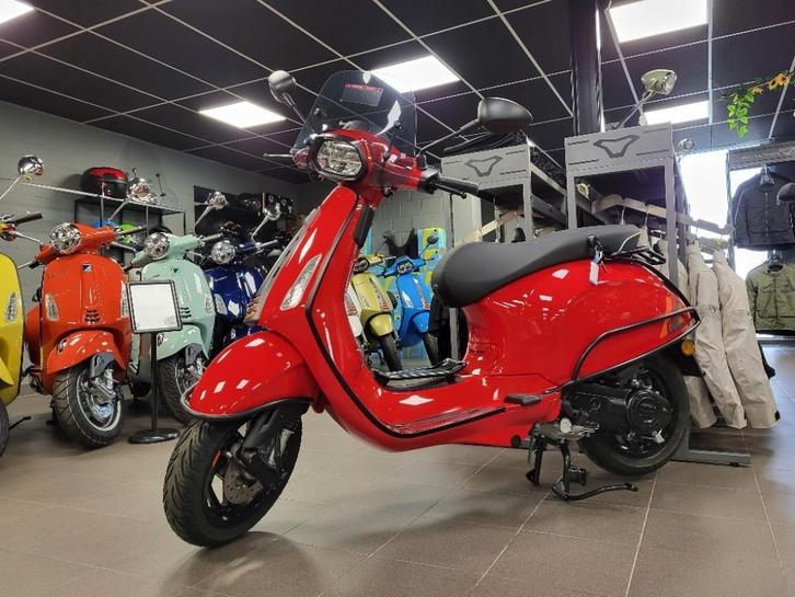 Vespa Sprint 50cc met €250 voordeel, Fietsen en Brommers, Scooters | Vespa, Nieuw, Overige modellen, Klasse B (45 km/u), Benzine