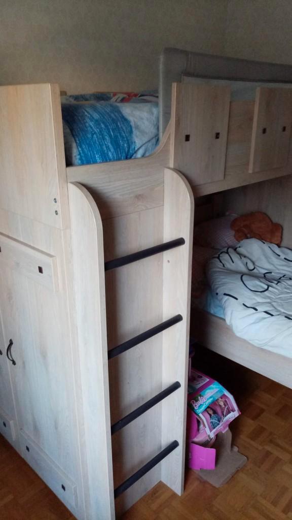 hoogslaper en baby/bedje, Kinderen en Baby's, Kinderkamer | Stapelbedden en Hoogslapers, Zo goed als nieuw, Hoogslaper, Ophalen