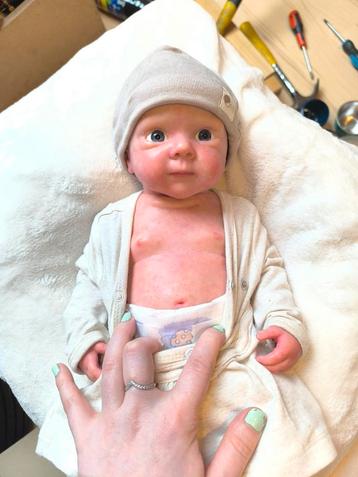Silicone baby pop meisje  beschikbaar voor biedingen