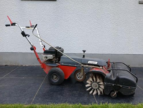 TE HUUR Limpar borstelmachine benzine met opvangbak, Tuin en Terras, Veegmachines, Gebruikt, Ophalen of Verzenden