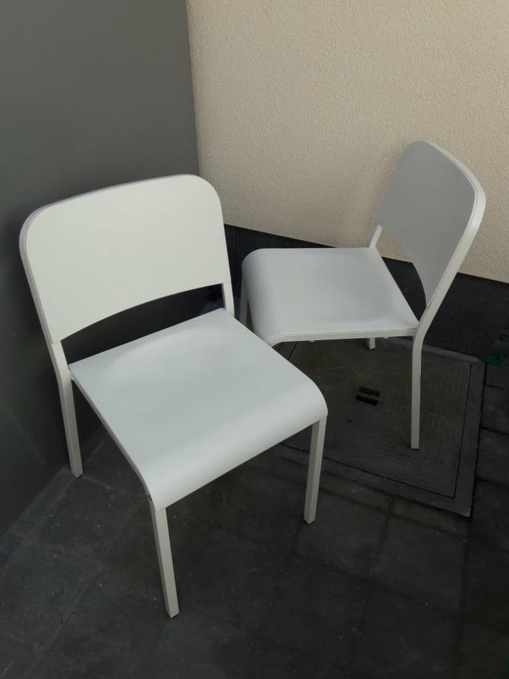 Set van 2 stevige witte stoelen - metaal en plastic, Huis en Inrichting, Stoelen, Gebruikt, Twee, Kunststof, Metaal, Wit, Ophalen