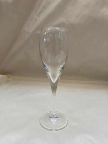 LOT CHAMPAGNE GLAZEN 35 stuks NIEUW !  beschikbaar voor biedingen