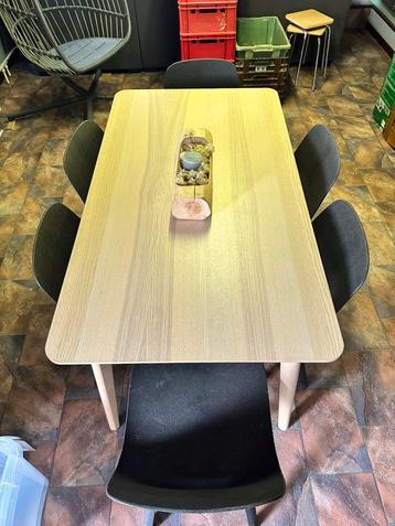 LISABO IKEA houten eettafel beschikbaar voor biedingen
