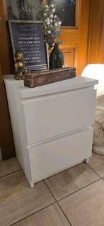 Table de chevet Ikea Malm. Tb état., Maison & Meubles