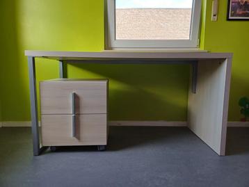 Bureau van Student  Te Koop (Aanpassing prijs)