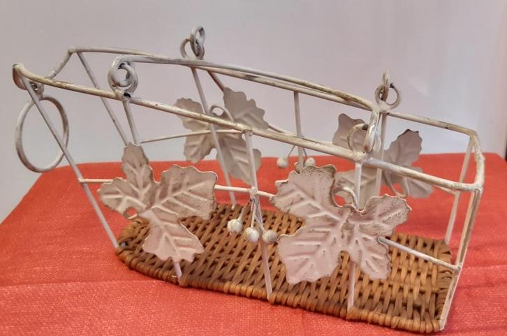 wijnfleshouder metalen mand met  bladmotief, Verzamelen, Wijnen, Zo goed als nieuw, Overige typen, Ophalen