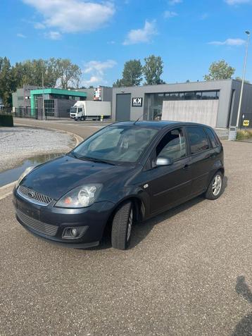 Ford Fiesta 1.4 198000 km d'ici 2007 approuvée pour la vente