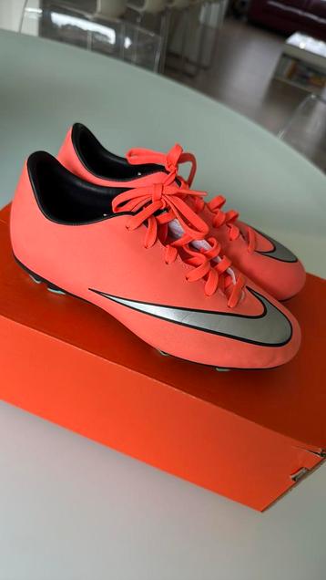 Voetbalschoenen Nike beschikbaar voor biedingen
