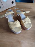 Damesschoen kleur geel,zool kurk,maat 39,NIEUW, Kleding | Dames, Schoenen, Ophalen of Verzenden, Zo goed als nieuw, Geel