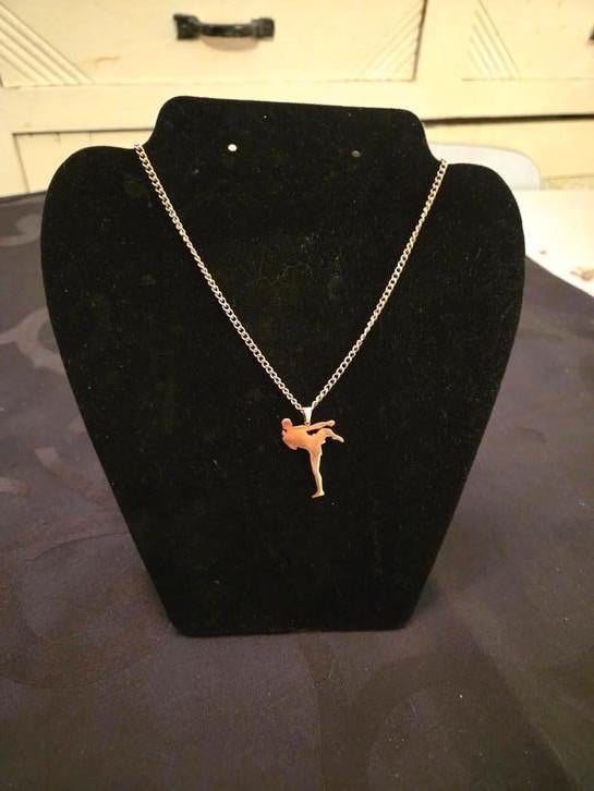 Collier de 50 cm avec pendentif en forme d'arts martiaux., Enlèvement ou Envoi, Neuf