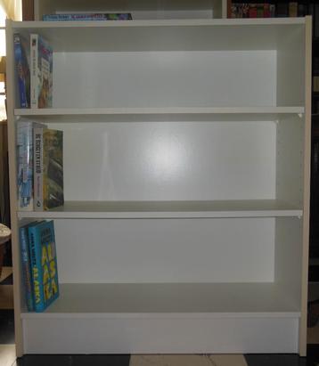 Lage witte boekenkast - hoogte 85.5 cm beschikbaar voor biedingen