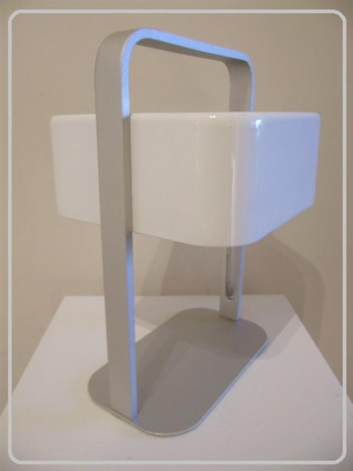 DESIGN Tafellamp van >>> LINEA VERDACE <<< wit/grijs en glas, Antiek en Kunst, Kunst | Designobjecten, Ophalen