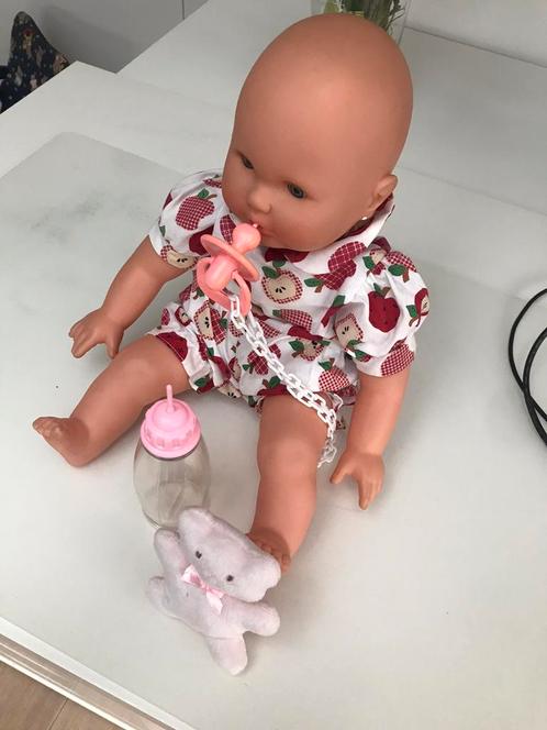 Sprekende babypop- woordjes en zuiggeluiden, Kinderen en Baby's, Speelgoed | Poppen, Zo goed als nieuw, Babypop, Ophalen