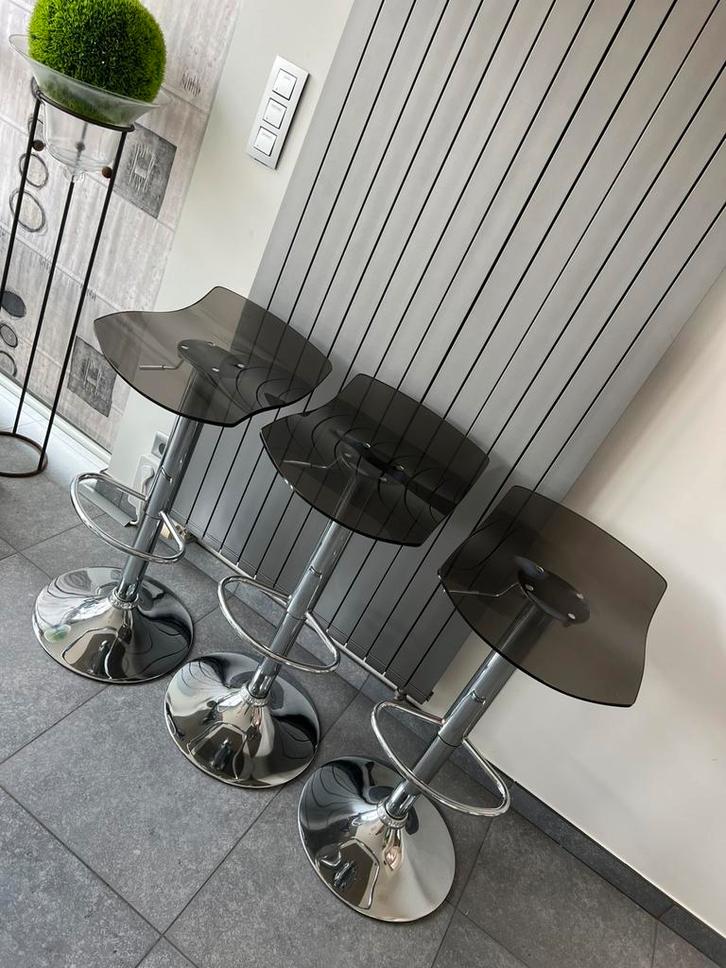 Set van drie moderne barkrukken zilver metaal en grijs PP, Huis en Inrichting, Barkrukken, Zo goed als nieuw, Metaal, Ophalen