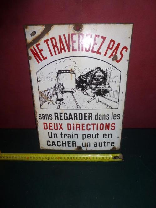 emaille bord spoorweg SNCF 'un train peut en cacher un autre, Verzamelen, Merken en Reclamevoorwerpen, Gebruikt, Reclamebord, Ophalen
