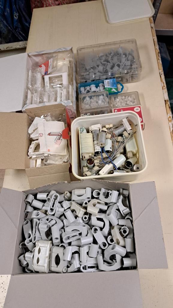 Materiel divers d'attache pour câbles électriques, Doe-het-zelf en Bouw, Elektriciteit en Kabels, Ophalen