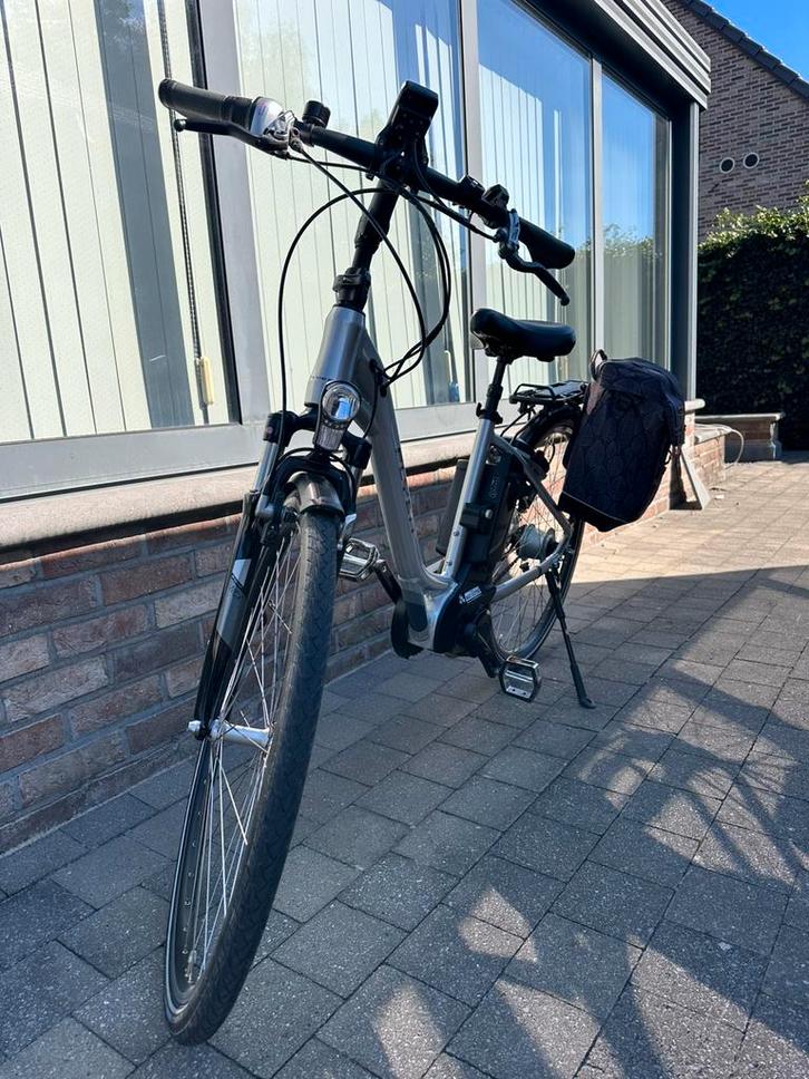 Elektrische dames fiets, Fietsen en Brommers, Elektrische fietsen, Zo goed als nieuw, 50 km per accu of meer, Ophalen