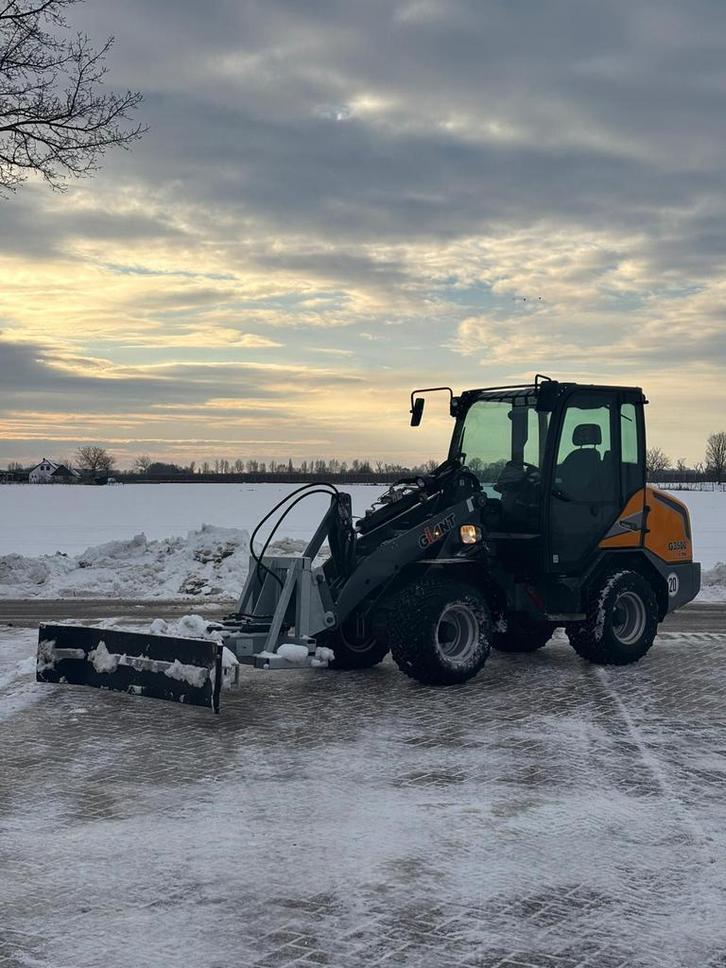 Giant g3500 extra ( 580 uur ), Zakelijke goederen, Machines en Bouw | Kranen en Graafmachines, Ophalen