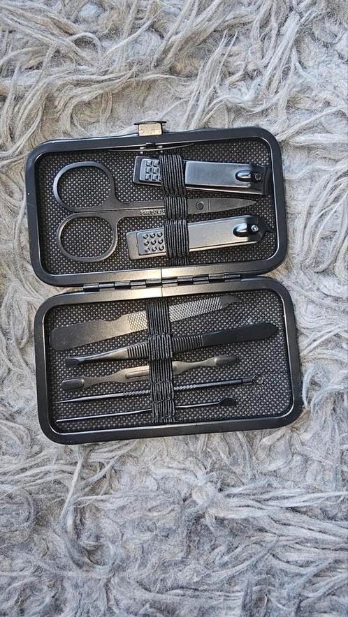 11-delige Manicure & Pedicure Set – Zwart – Met Luxe Opbe, Handtassen en Accessoires, Uiterlijk | Cosmetica en Make-up, Ophalen of Verzenden
