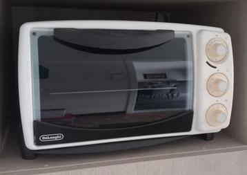 Klein oventje merk delonghi. Werkt perfect beschikbaar voor biedingen