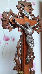 Crucifix bois de rose et noyer - métal argenté, Enlèvement