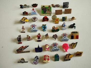 Set van 40 pinnen uit de jaren 90