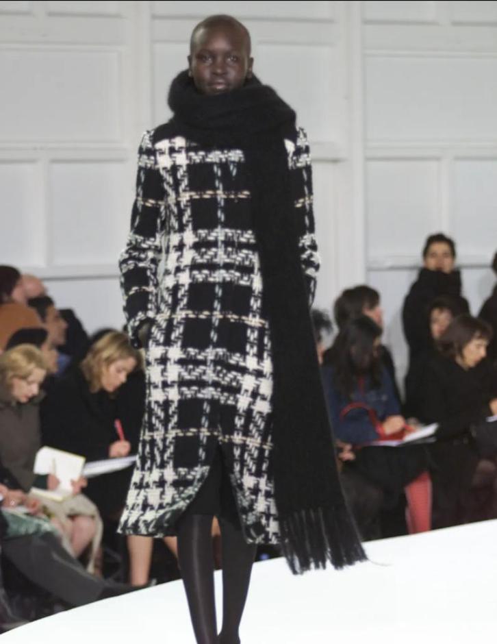 mooie mantel Dries van Noten, Kleding | Dames, Jassen | Winter, Zo goed als nieuw, Maat 38/40 (M), Zwart, Ophalen of Verzenden