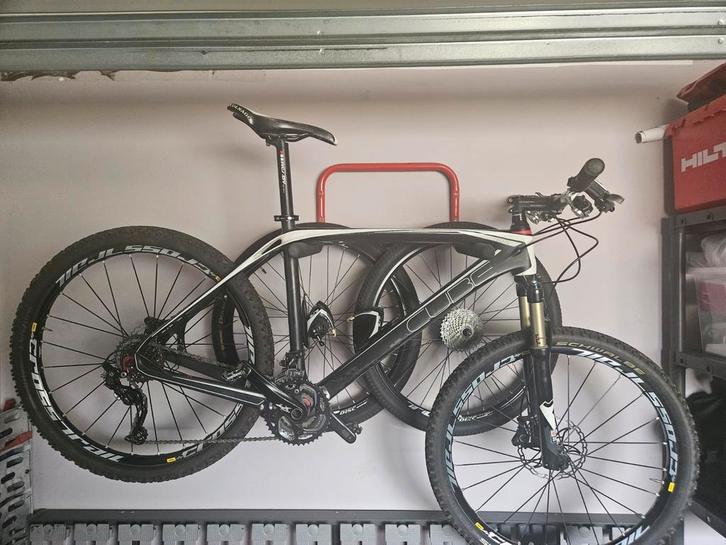 MBT Cube carbon  26', Fietsen en Brommers, Fietsen | Mountainbikes en ATB, Zo goed als nieuw, Ophalen