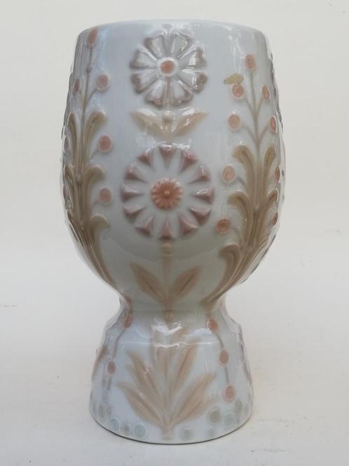 Lladró Espagne - Vase en porcelaine - fleurs au pastel - 70s, Antiquités & Art, Curiosités & Brocante, Enlèvement ou Envoi