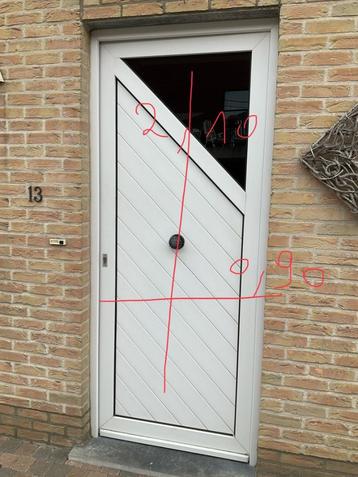 voordeur beschikbaar voor biedingen