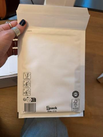 C13 CD Formaat Luchtkussen Enveloppen 150 x 215 beschikbaar voor biedingen