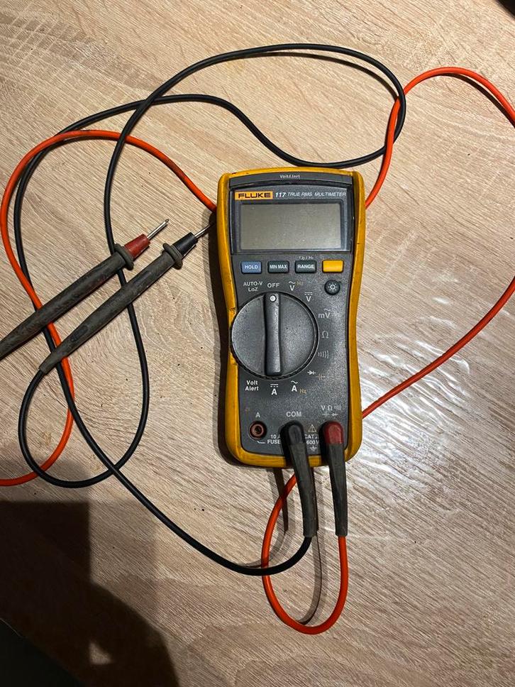 Fluke 117 True RMS Multimeter – Professionele meter, Doe-het-zelf en Bouw, Meetapparatuur, Gebruikt, Multimeter, Ophalen of Verzenden
