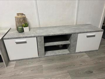 Tv Kast + Salontafel + Eettafel Te Koop !!! beschikbaar voor biedingen