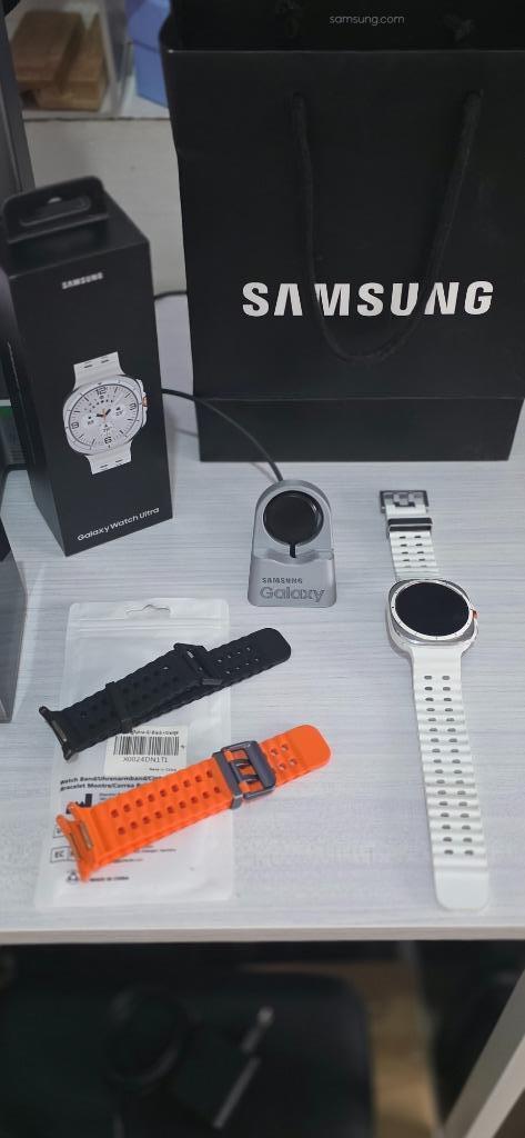 Samsung Galaxy Watch ultrawitte titanium smartwatch, Handtassen en Accessoires, Smartwatches, Zo goed als nieuw, Android, Wit