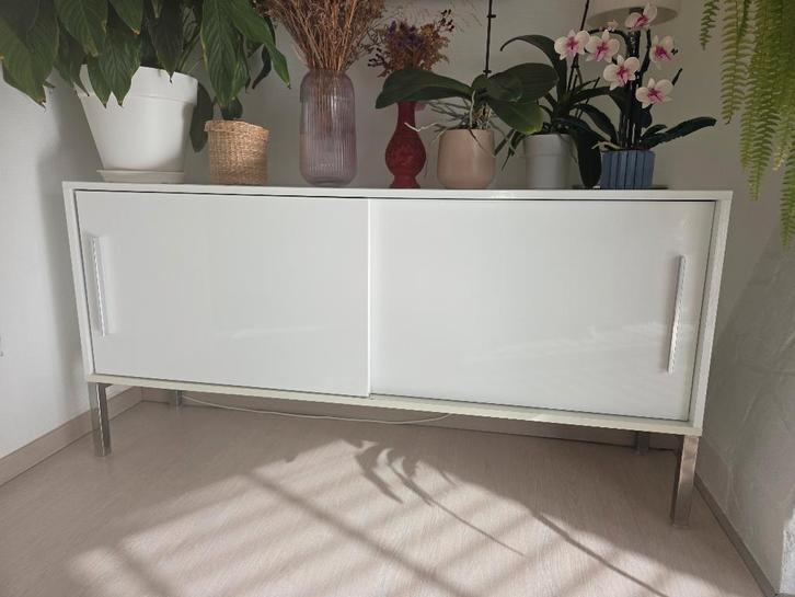 Meuble TV ou buffet IKEA Torsby avec portes coulissantes, Maison & Meubles, Armoires | Dressoirs, Utilisé, 100 à 150 cm, 25 à 50 cm