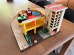 Fisher Price vintage garage met 3 auto’s en popjes, Kinderen en Baby's, Ophalen, Zo goed als nieuw