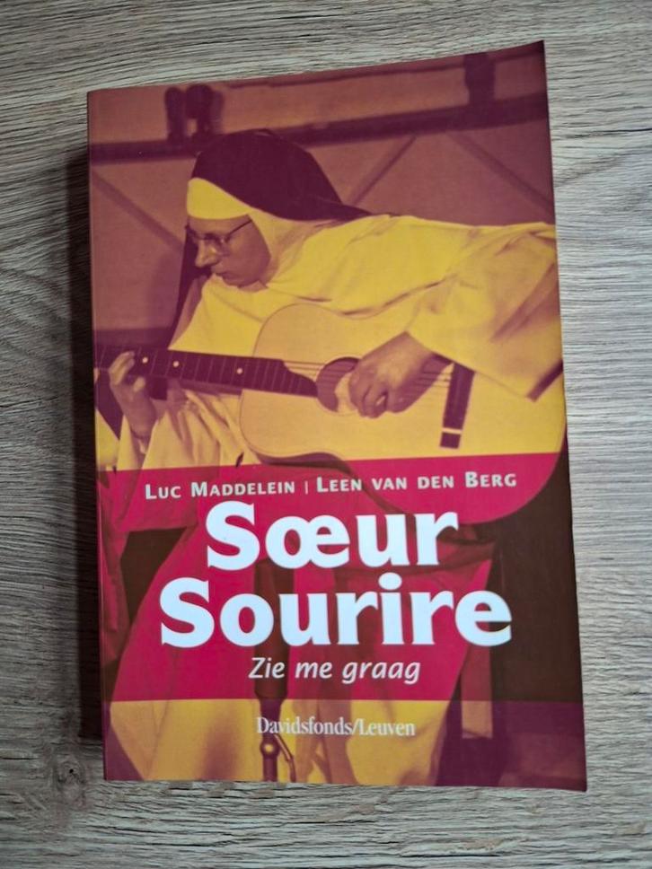 Boek : Sœur Sourire Zie me graag / Luc Maddeleine, Boeken, Biografieën, Zo goed als nieuw, Ophalen of Verzenden
