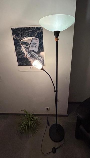 Moderne zwarte staande lamp