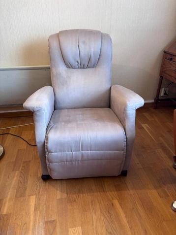Elektrische relaxzetel met sta-op functie beschikbaar voor biedingen