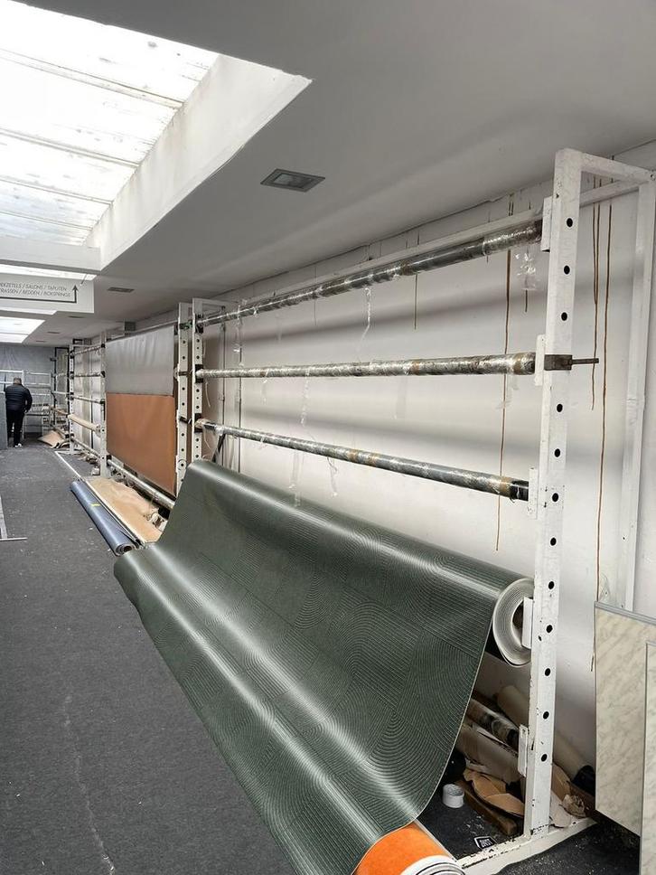 Metaal voor tapijt of vinyl rollen 4meter breed 8xstuks, Articles professionnels, Aménagement de Bureau & Magasin | Entrepôt, Rayonnage & Stockage