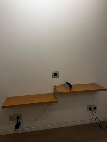 2 étageres murales 25 x 60 cm beschikbaar voor biedingen