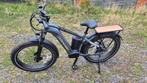 Nieuwe krachtige elektrische mountainbike opladen op zonne-e, Ophalen, Nieuw