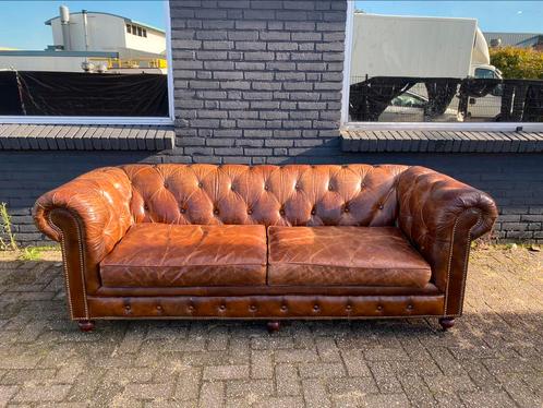 Stoere Chesterfield zetel vintage cognac GRATIS GELEVERD, Huis en Inrichting, Zetels | Voetbanken en poefs, Leer, Ophalen of Verzenden