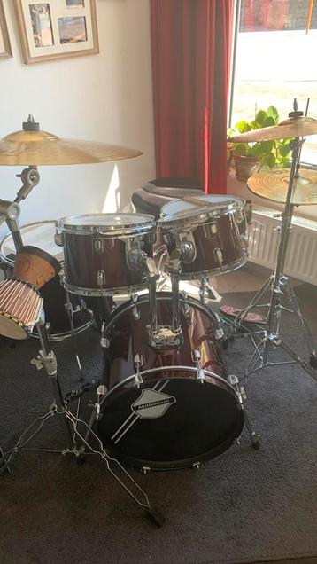 Volledige drumset beschikbaar voor biedingen