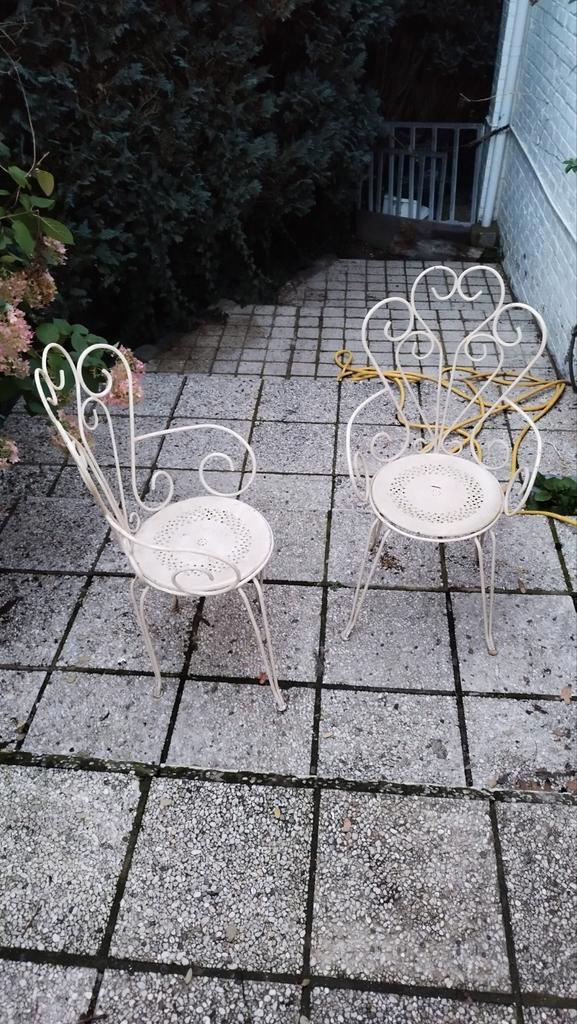 4 vintage witte smeedijzeren stoelen, Tuin en Terras, Tuinsets en Loungesets, Gebruikt, Stoel, Ophalen