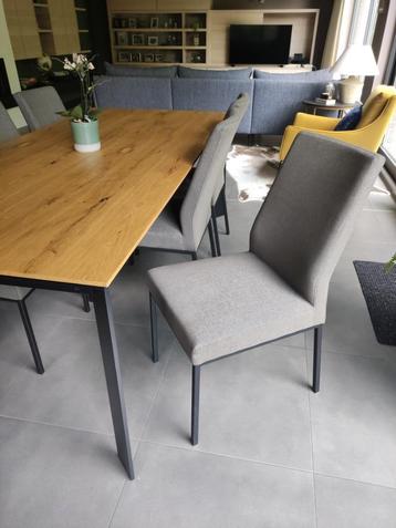 Grijze eetkamerstoelen beschikbaar voor biedingen