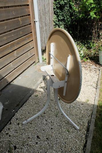 Ronde tuintafel  beschikbaar voor biedingen